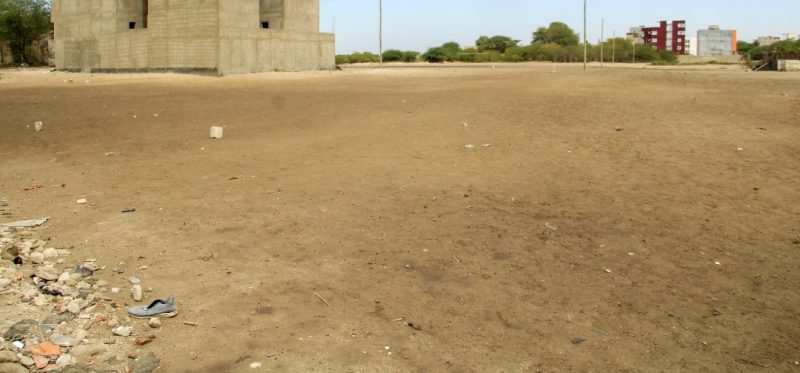 Terrain à ventre en face  de la Banque Centrale